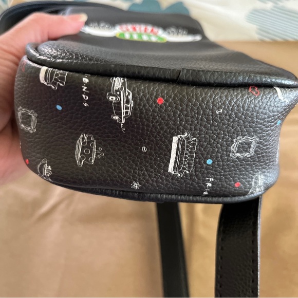 Dani by Danielle Nicole Central Perk crossbody - Picture 7 of 8